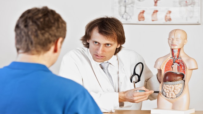Picture of a doctor explaining stomach cancer to a patient