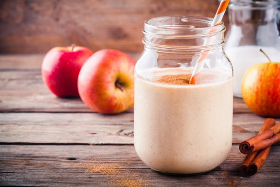 cancer diet for kids:: Apple smoothie with cinnamon (dal Cheeni)