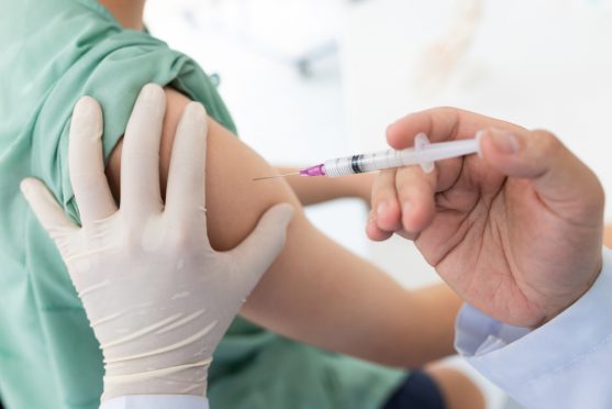 कमजोर इम्यून सिस्टम वाले लोगों के लिए कुछ अन्य वैक्सीन भी असुरक्षित हैं